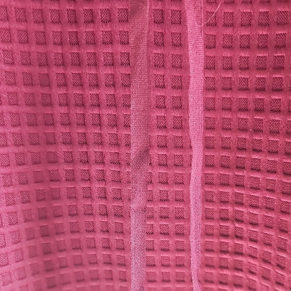 NWT Max Studio Funnel Neck Waffle Knit Drawstring Pullover Oxblood Large - Picture 5 of 15